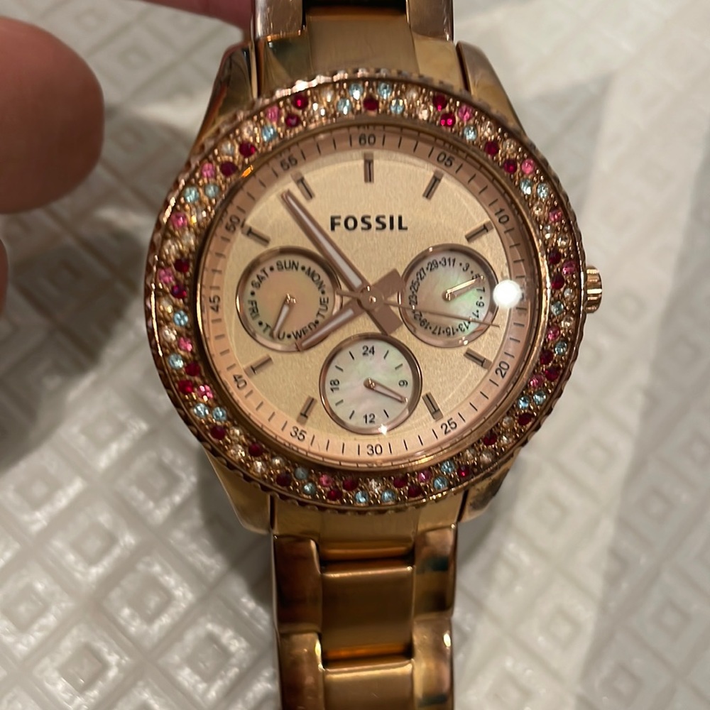 Rose gold women’s fossil watch